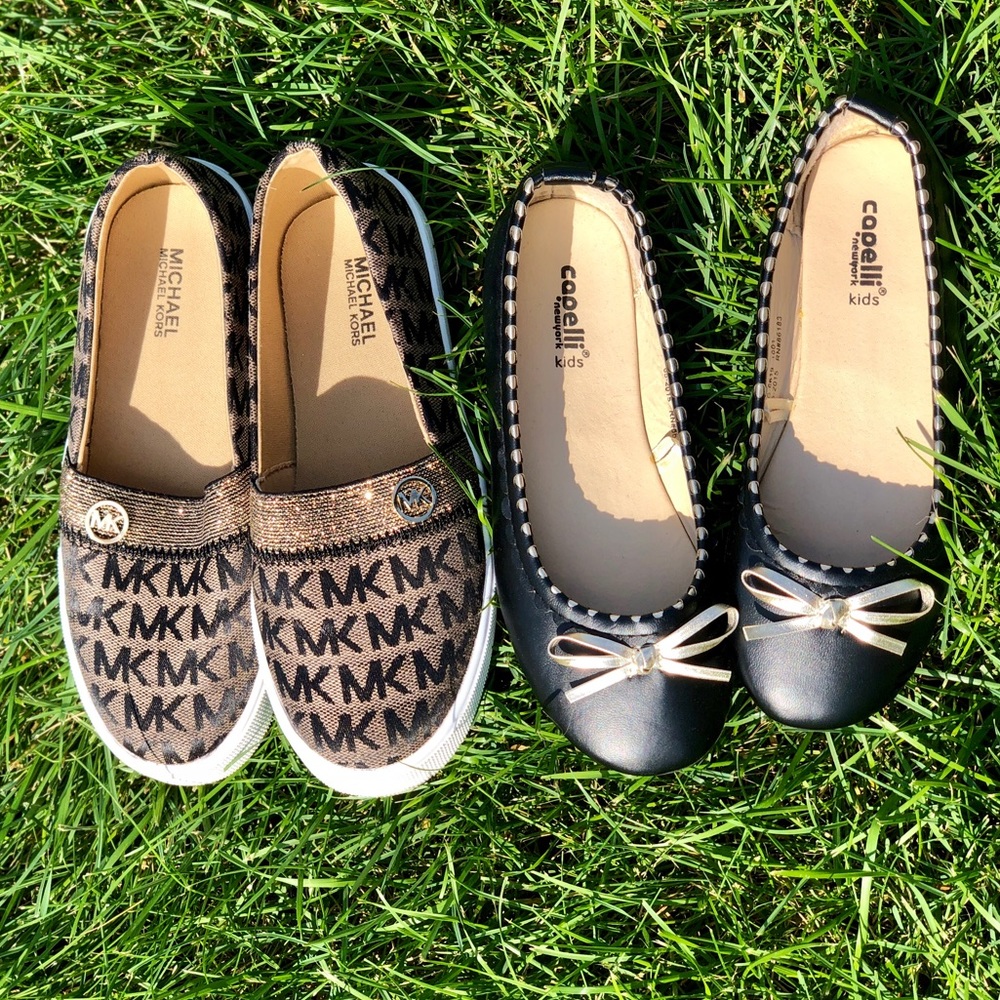 2 Pairs of Girls Size 1 Shoes.